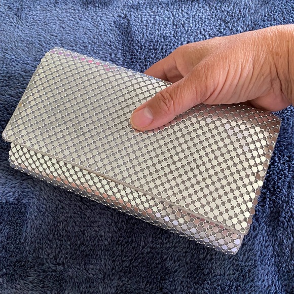 💥PRICE⬇️
 Silver Clutch - Metal Design - - Picture 7 of 7